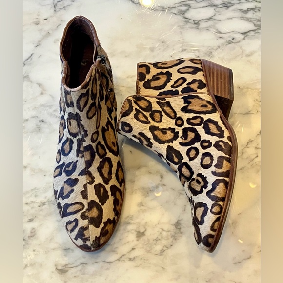 On Trend! Sam Edelman Petty Leopard Print Horsehair Ankle Booties 7M Brown/Gold - Picture 5 of 15